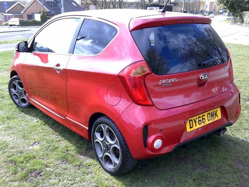 Used Kia Picanto 84 HP (61 kW) 2016 Red Hatchback