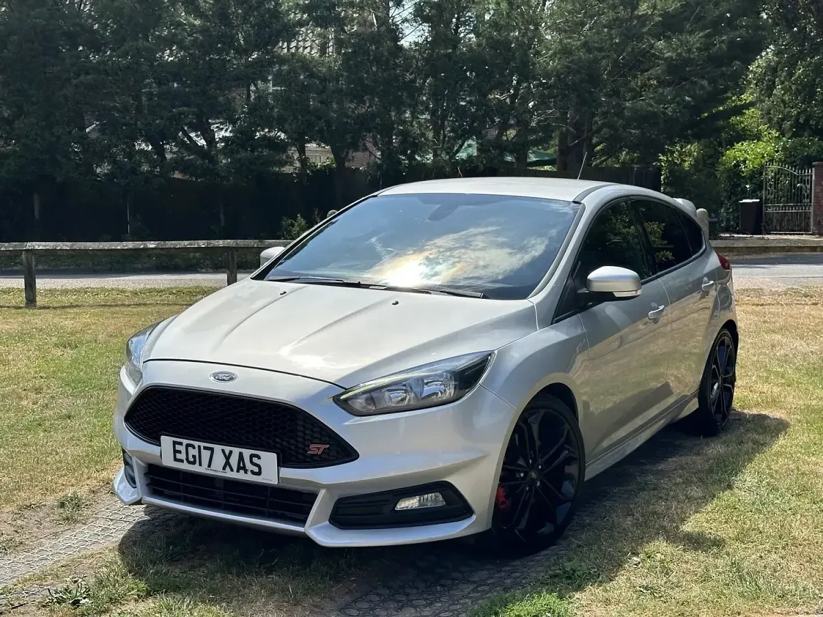Used Ford Focus ST 185 HP (136 kW) 2017 Silver Hatchback
