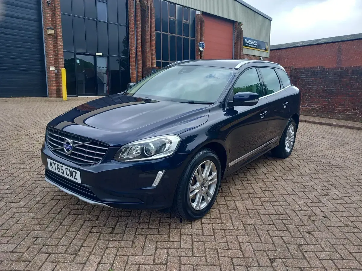 Used Volvo XC60 SE Lux 220 HP (161 kW) 2016 Blue SUV