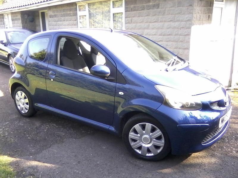 Used Toyota Aygo 67 HP (49 kW) 2008 Blue Hatchback
