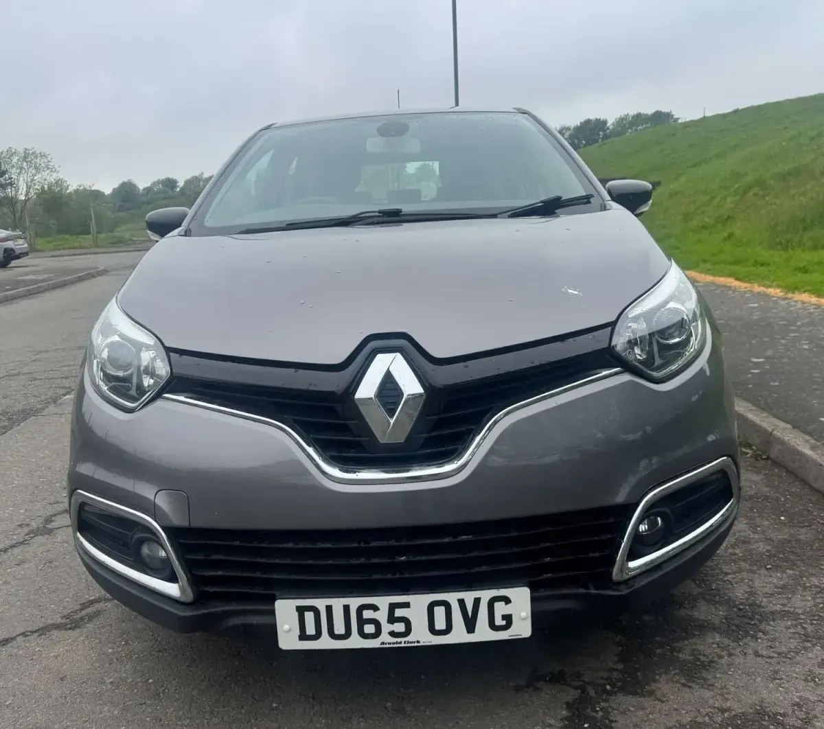 Usado Renault Captur Dynamique 90 HP (66 kW) 2015 Cinzento SUV