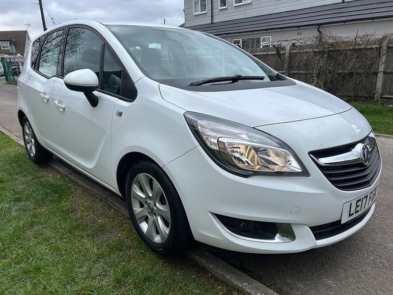 Used Vauxhall Meriva S 100 HP (73 kW) 2017 White MPV