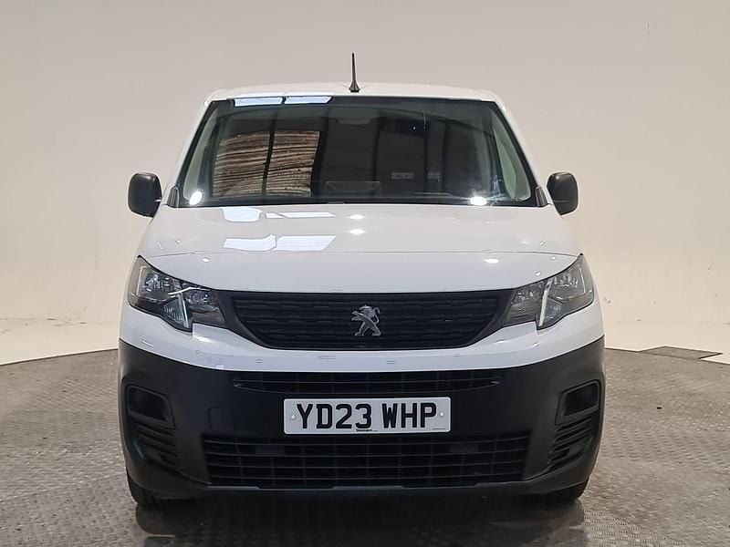 Used Peugeot Partner Premium 100 HP (73 kW) 2023 White MPV