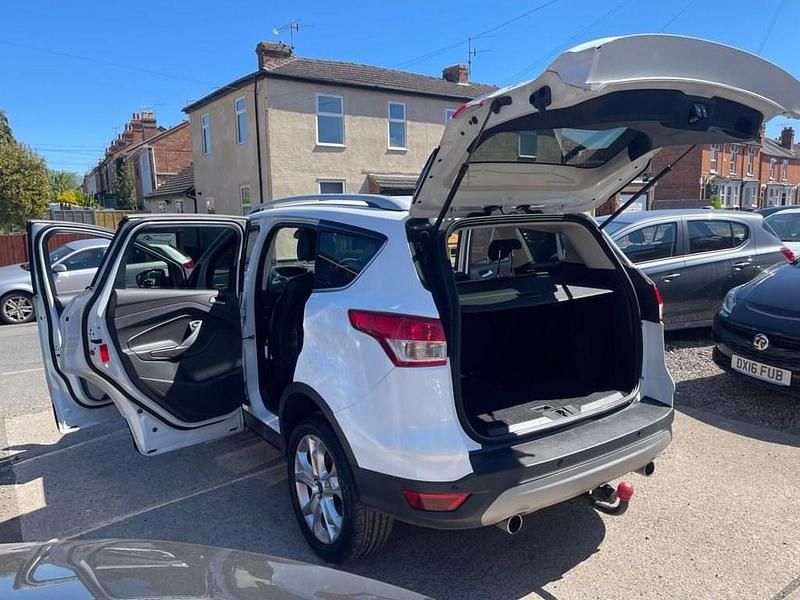 Usado Ford Kuga Titanium 163 HP (119 kW) 2014 Branco SUV