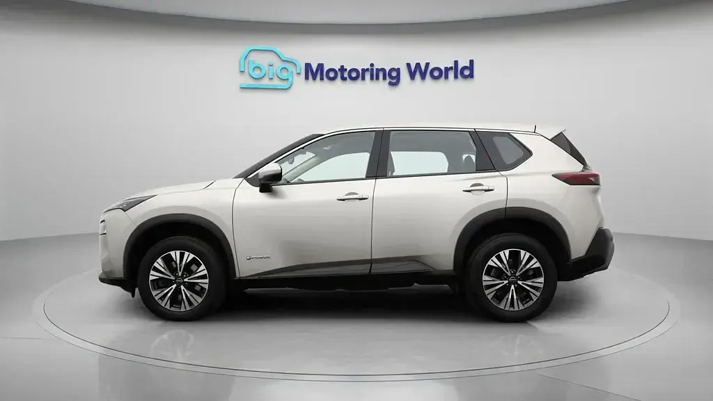 Usado Nissan X-Trail Acenta Premium 204 CV (150 kW) 2023 Plateado SUV