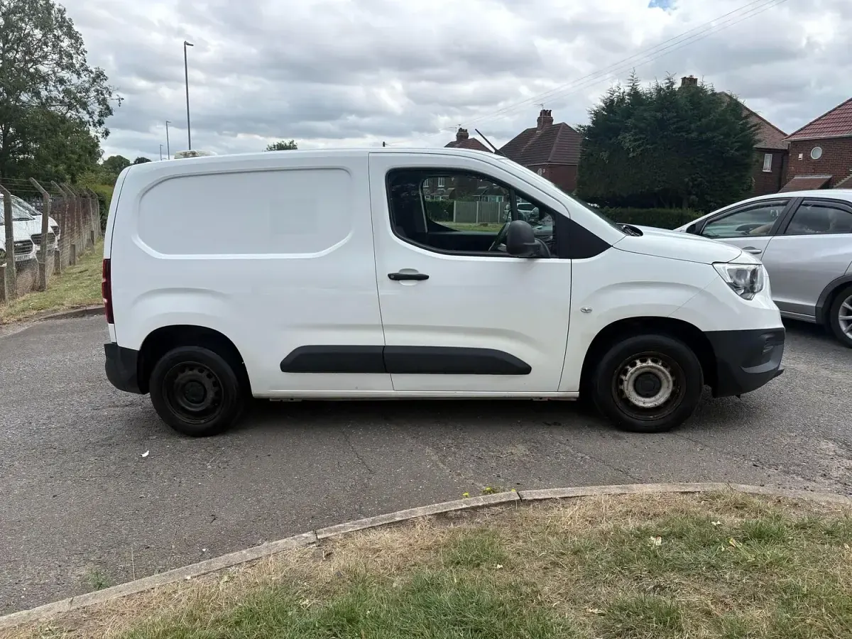 Used Vauxhall Combo Edition 75 HP (55 kW) 2019 White MPV