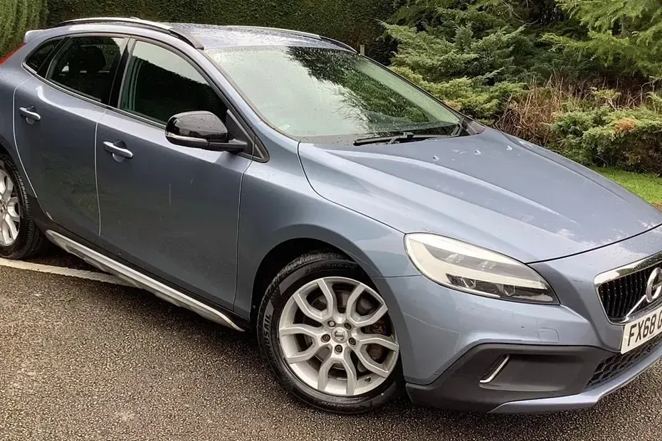 Usado Volvo V40 CC Plus 152 HP (111 kW) 2018 Carrinha