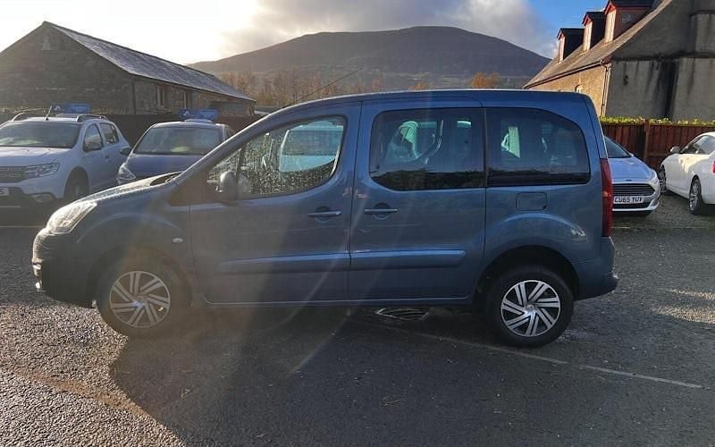 Used Citroën Berlingo Feel 100 HP (73 kW) 2017 Blue MPV