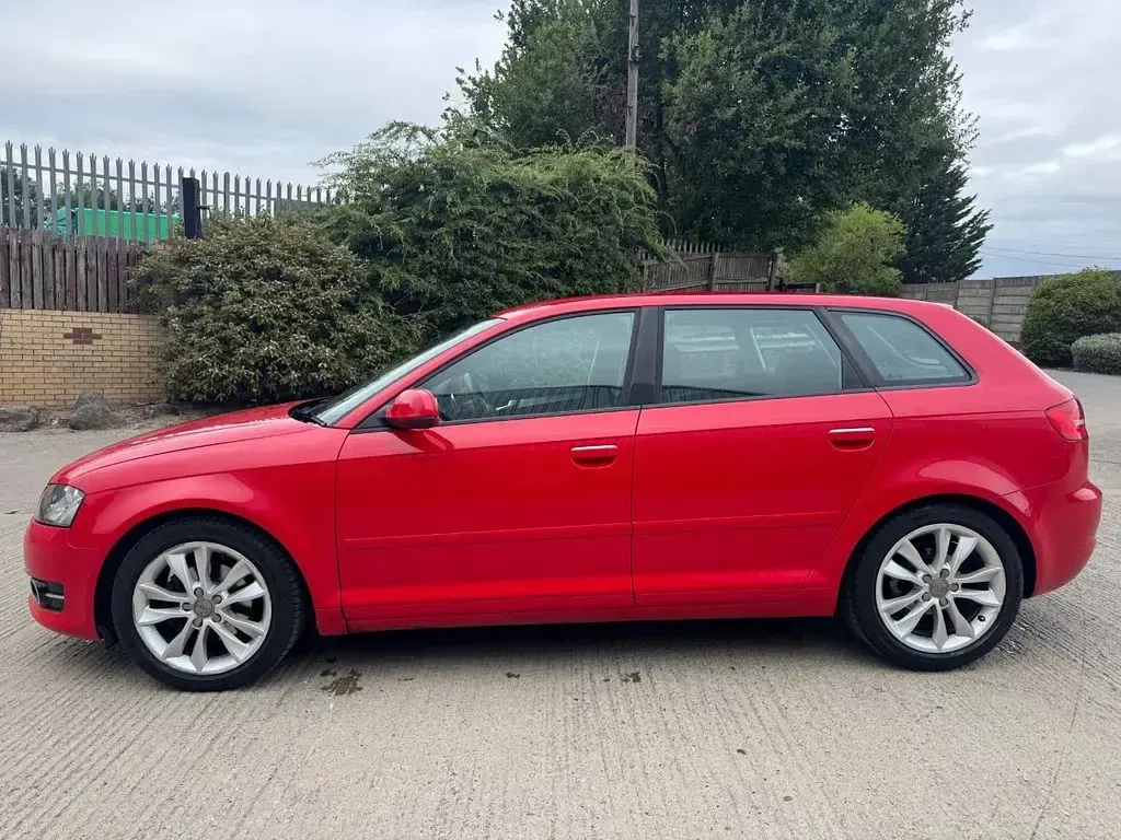 Used Audi A3 Sportback Sport 140 HP (102 kW) 2011 Red Hatchback