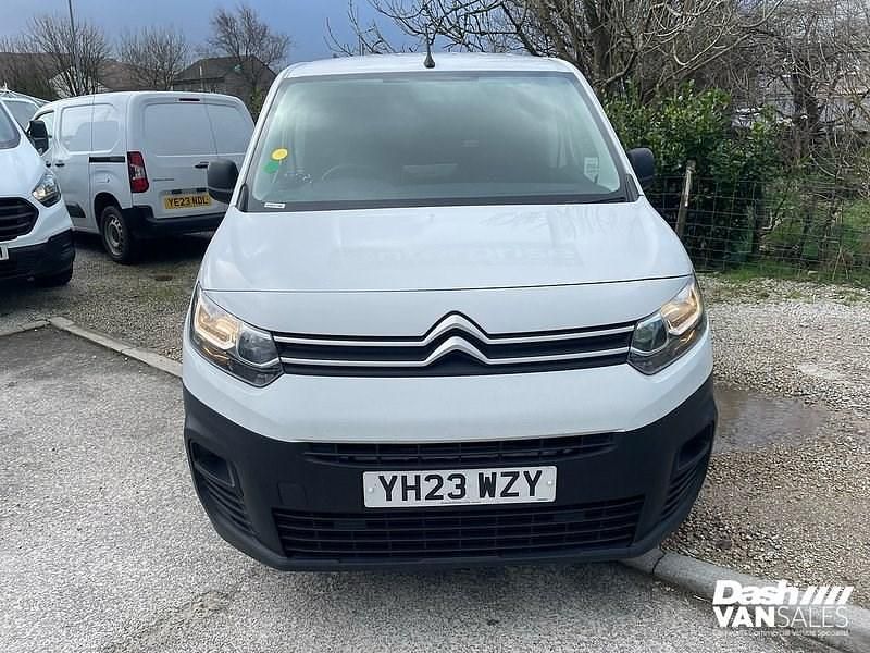 Używany Citroën Berlingo 100 KM (73 kW) 2023 Biały Minivan