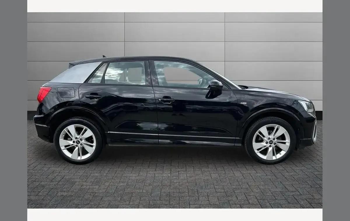 Used Audi Q2 Comfort 148 HP (108 kW) 2023 Mythos black SUV