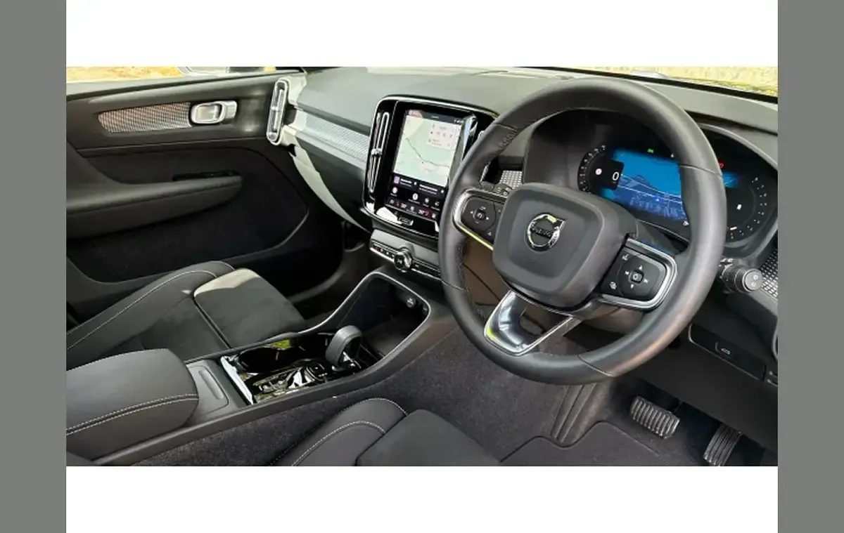 Used Volvo XC40 Plus 163 HP (119 kW) 2025 Black SUV