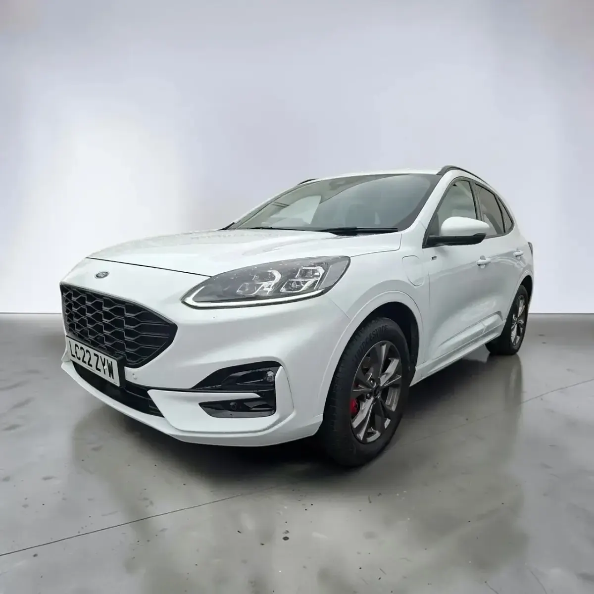 Used Ford Kuga ST-Line 225 HP (165 kW) 2022 White SUV
