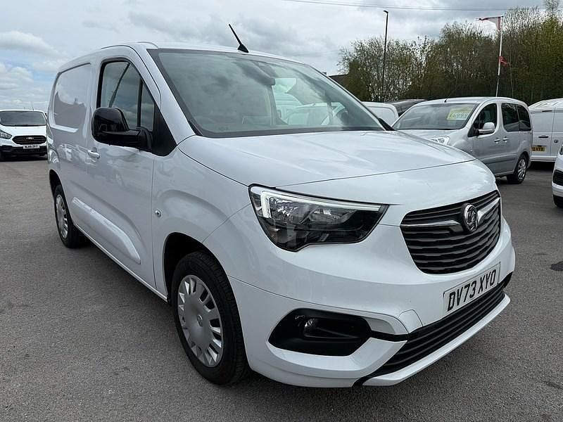 Used Vauxhall Combo 100 HP (73 kW) 2023 White MPV