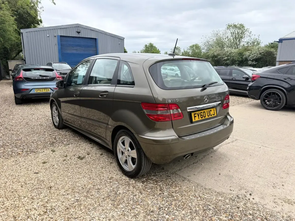 Begagnad Mercedes B180 SE 2010 Brun Minibuss