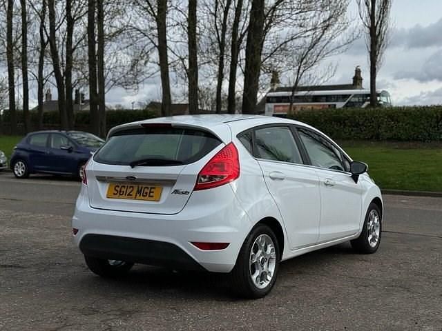 Used Ford Fiesta Zetec 82 HP (60 kW) 2012 White Hatchback