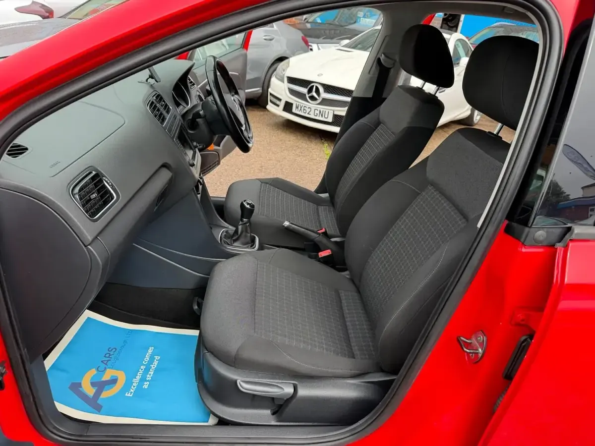 Used VW Polo SE 90 HP (66 kW) 2015 Red Hatchback