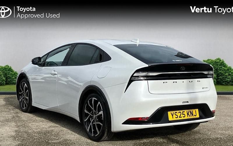 Used Toyota Prius Design 223 HP (164 kW) 2025 White Hatchback