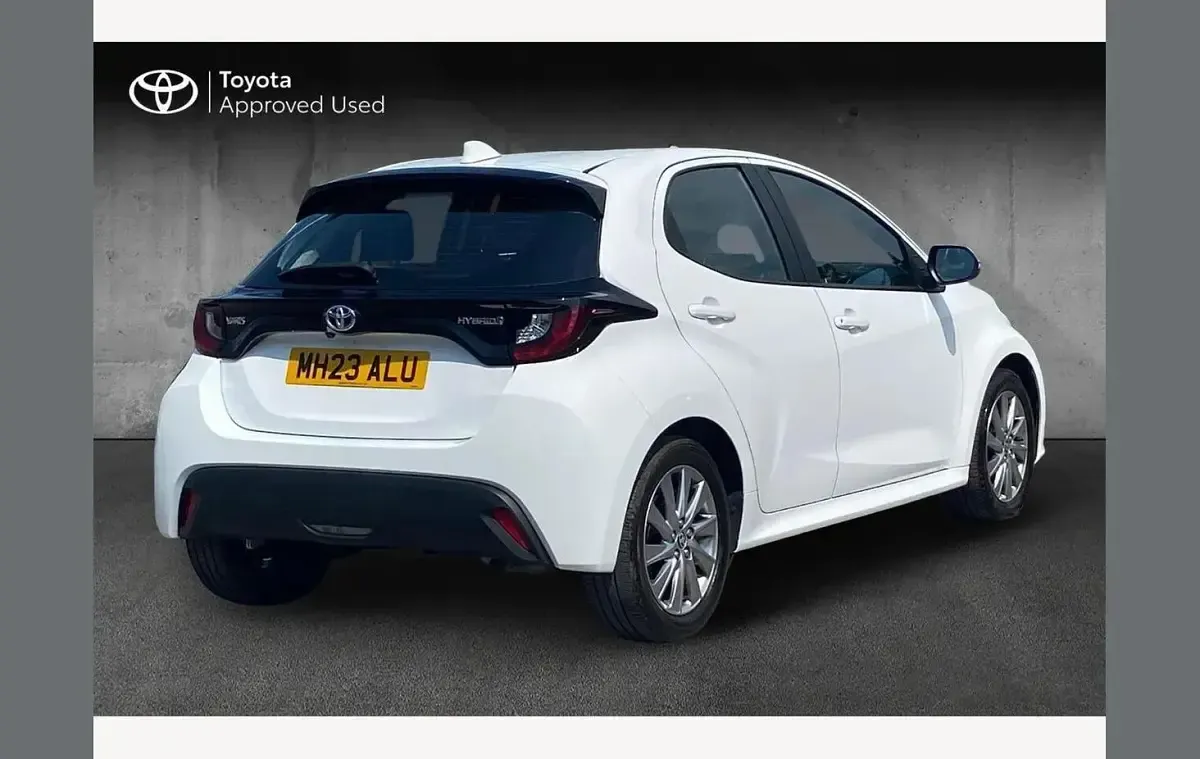 Used Toyota Yaris 116 HP (85 kW) 2023 White Hatchback
