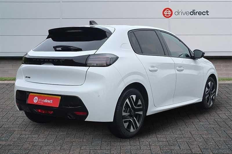 Used Peugeot 208 Allure 100 HP (73 kW) 2024 White Hatchback