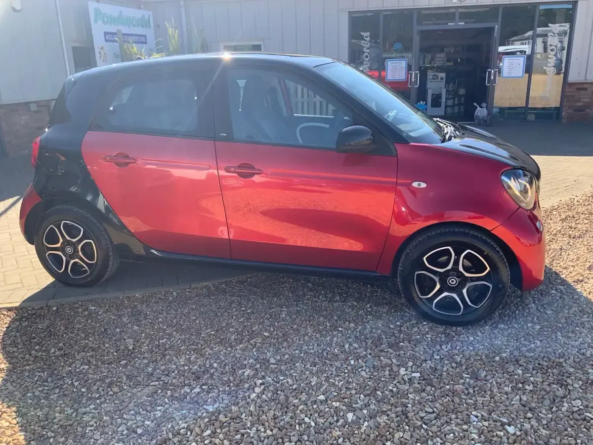 Used Smart ForFour Premium 70 HP (51 kW) 2015 Red Hatchback