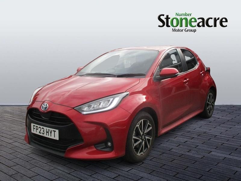 Used Toyota Yaris Hybrid Design 113 HP (83 kW) 2023 Red Hatchback