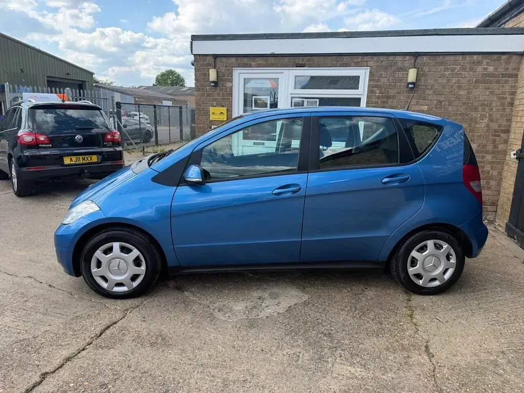Begagnad Mercedes A150 Classic 95 HK (69 kW) 2008 Blå Halvkombi