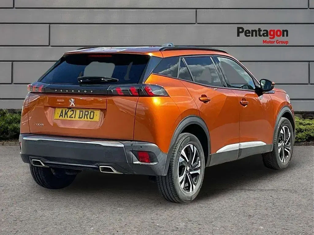 Używany Peugeot 2008 Allure 128 KM (94 kW) 2021 Pomarańczowy SUV