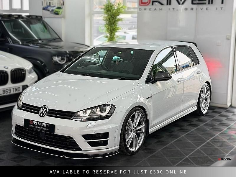 Begagnad VW Golf VII R 2015 Vit Halvkombi
