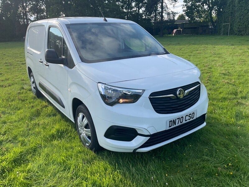 White Used 2020 Vauxhall Combo Sportive MPV | £7,995 (Fair price) - Image 1/4