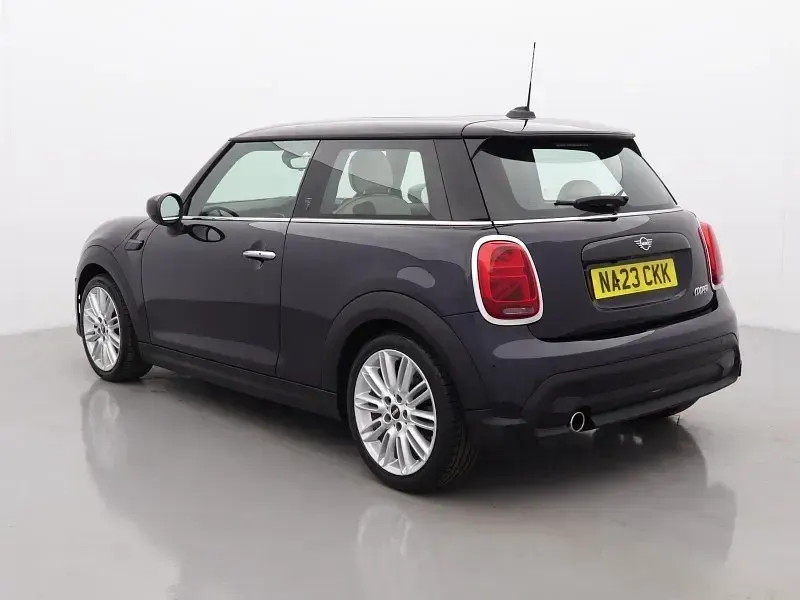 Begagnad Mini Cooper Exclusive 134 HK (98 kW) 2023 Svart Halvkombi