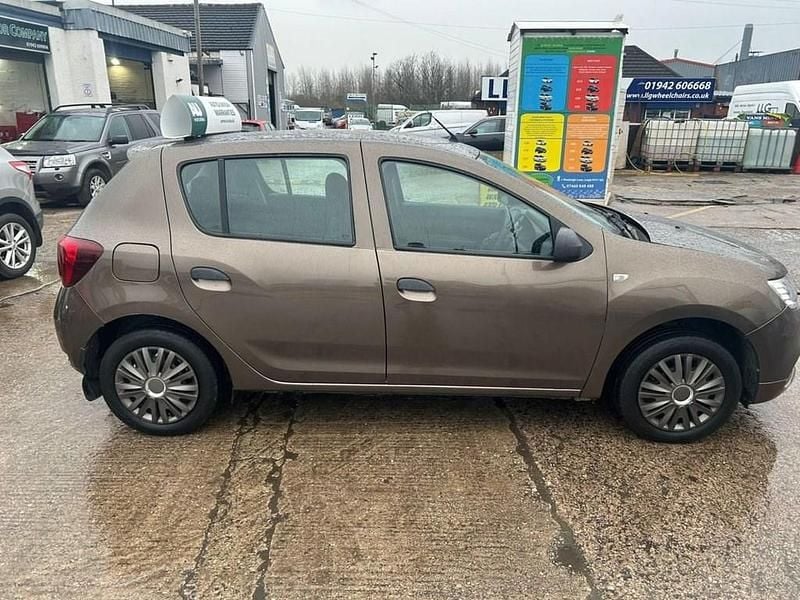 Used Dacia Sandero Essentiel 90 HP (66 kW) 2019 Brown Hatchback