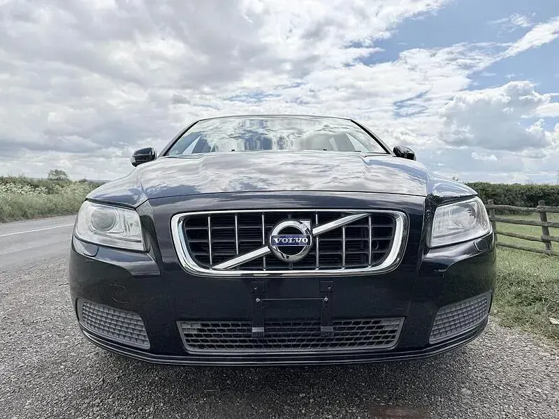 Used Volvo V70 SE 231 HP (169 kW) 2026 Blue Estate
