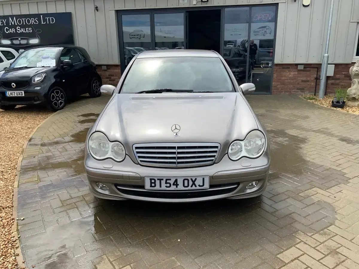 Used Mercedes C200 Elegance 2005 Silver Sedan