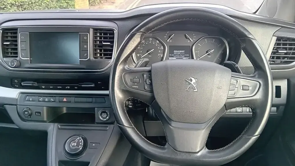 Used Peugeot Traveller Allure 180 HP (132 kW) 2022 Grey MPV
