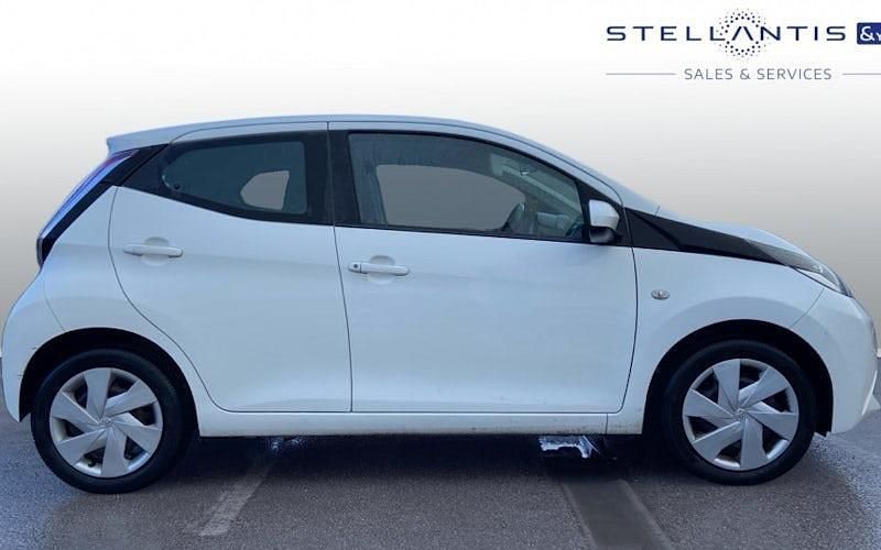 Used Toyota Aygo X-play 69 HP (50 kW) 2018 Hatchback