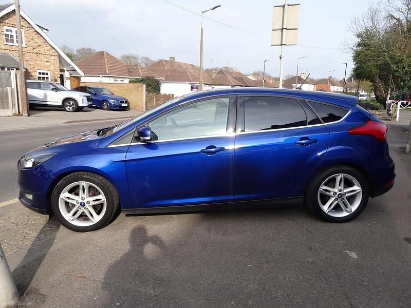 Used Ford Focus Zetec 125 HP (91 kW) 2018 Blue Hatchback