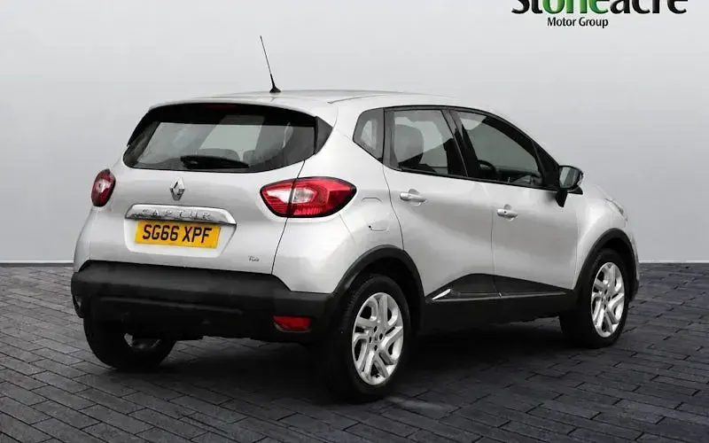 Used Renault Captur Dynamique 90 HP (66 kW) 2017 Silver SUV