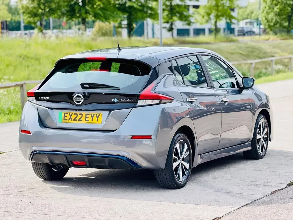 Używany Nissan Leaf Acenta 39 kW (54 KM) 2022 Hatchback