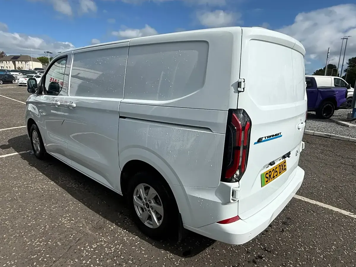 Used Ford Transit Custom Limited 100 kW (136 HP) 2025 White Van
