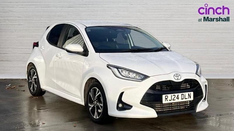 Used Toyota Yaris Hybrid Design 116 HP (85 kW) 2024 White