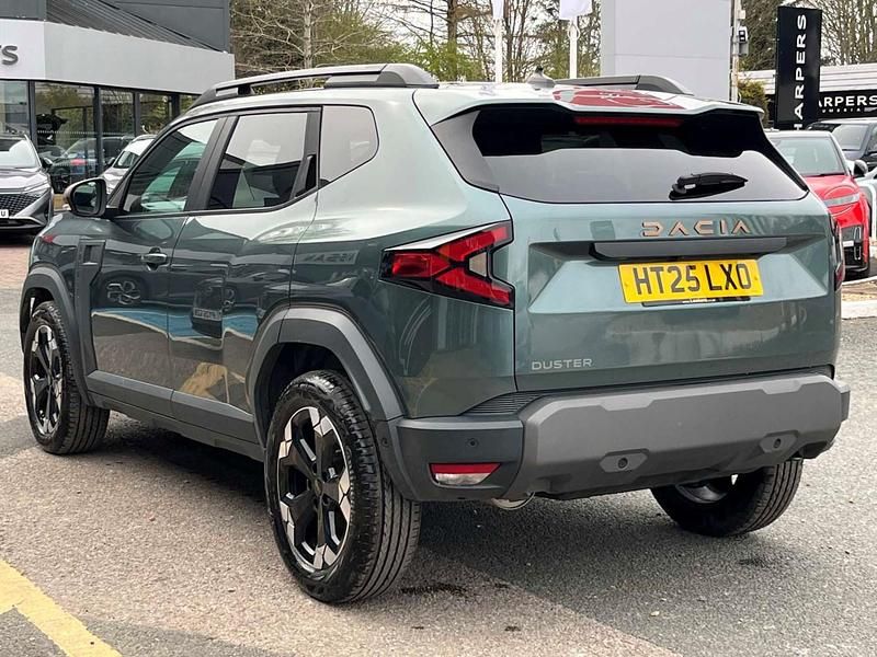 Used Dacia Duster Extreme 130 HP (95 kW) 2025 Green Hatchback