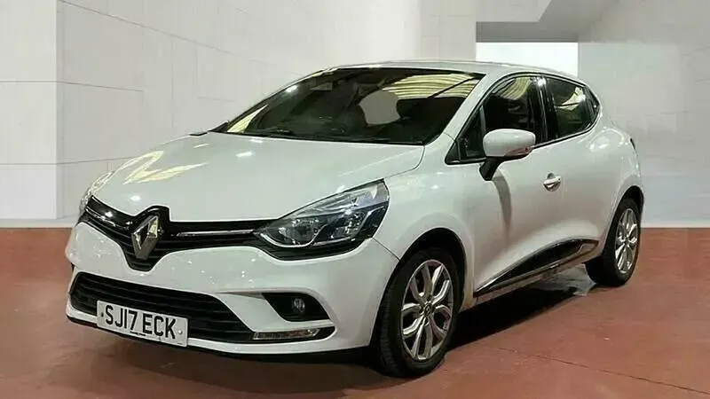 Used Renault Clio Dynamique 2017 White Hatchback