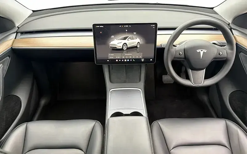 Used Tesla Model Y Standard Range 219 kW (299 HP) 2024 White SUV
