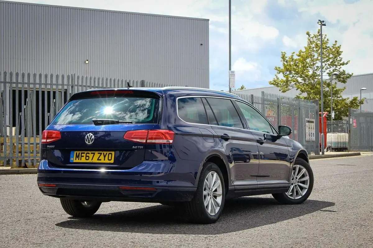 Used VW Passat Business 150 HP (110 kW) 2017 Blue Estate