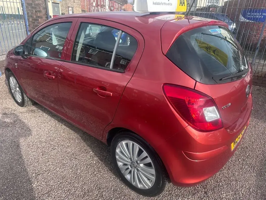 Usado Vauxhall Corsa 85 HP (62 kW) 2013 Laranja Citadino