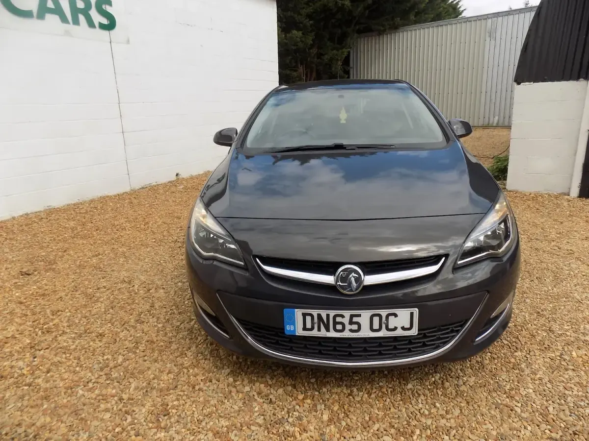 Used Vauxhall Astra SRi 100 HP (73 kW) 2015 Grey Hatchback