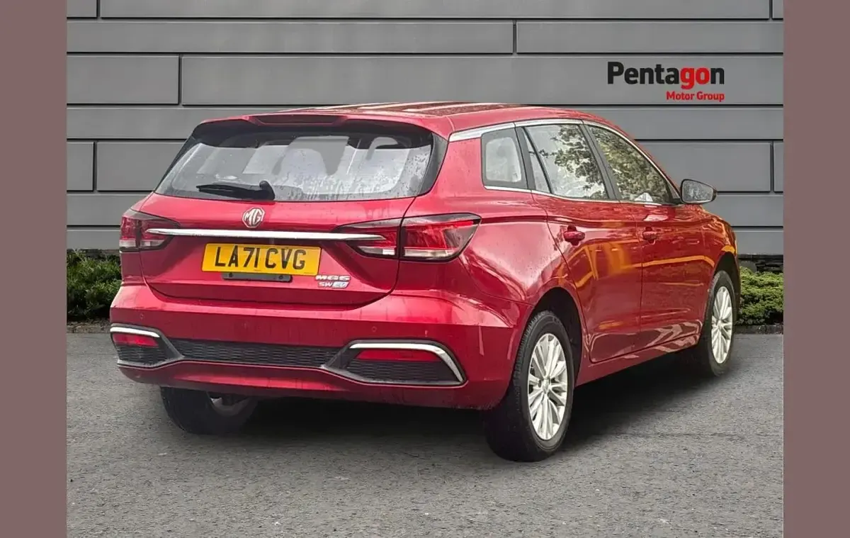 Usado MG MG5 EV Excite 113 kW (154 CV) 2022 Rojo Familiar