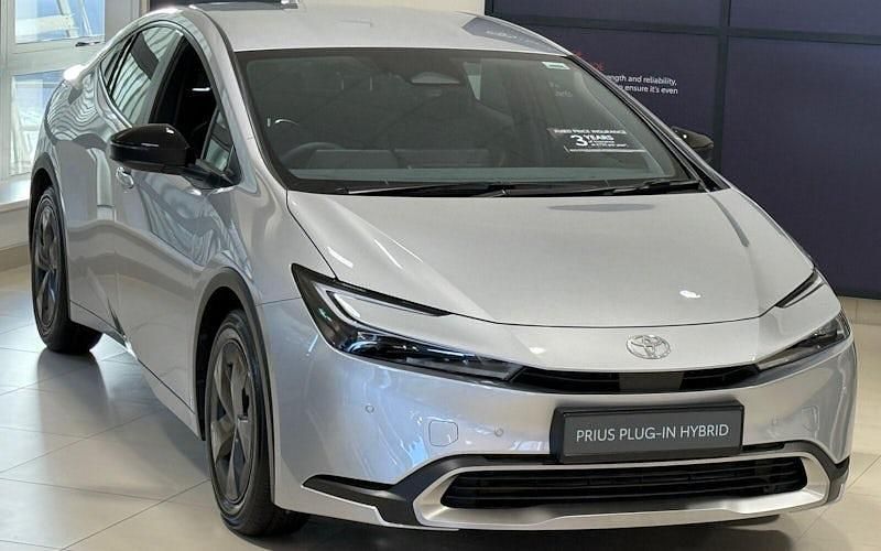 New Toyota Prius Design 223 HP (164 kW) 2025 Silver metallic Hatchback