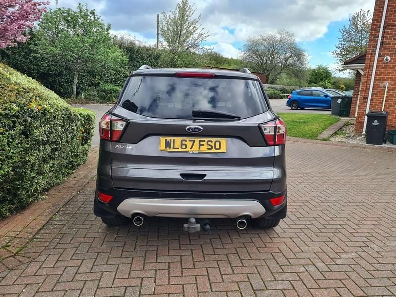 Usado Ford Kuga Titanium 150 CV (110 kW) 2018 Gris SUV
